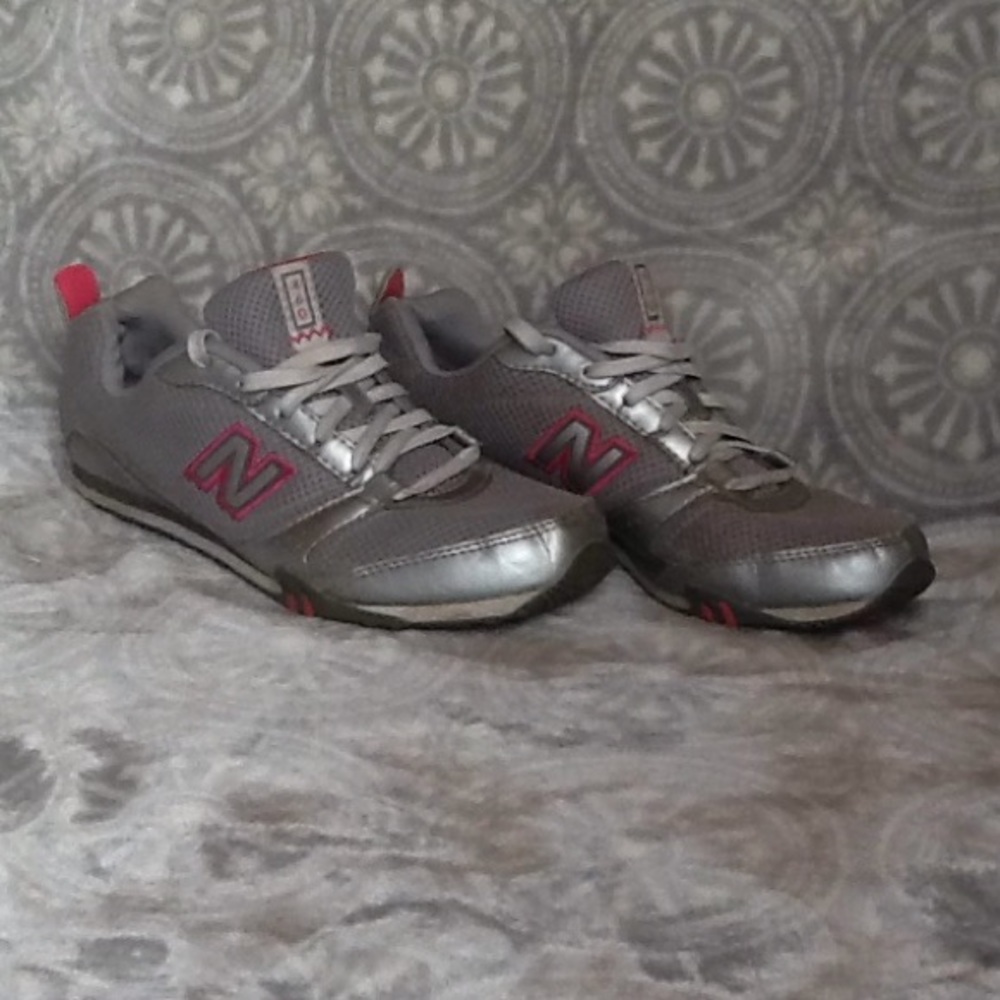 New Balance 460